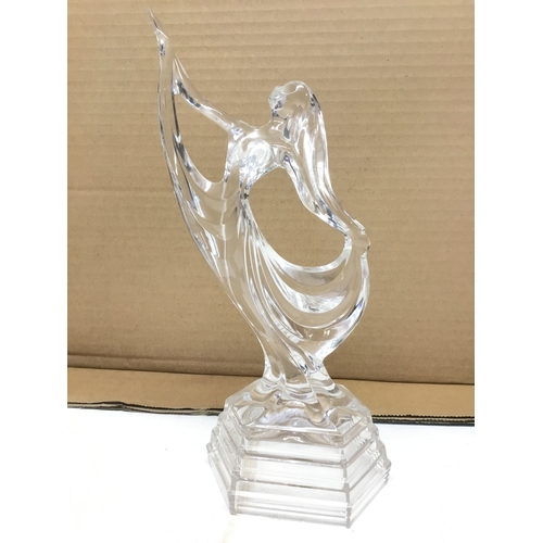 802 - Four Royal Crystal Rock figurines and a Crystal D Arque dolphin