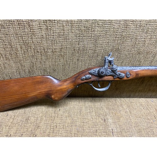 815 - Ornamental re-enactment flintlock musket rifle.