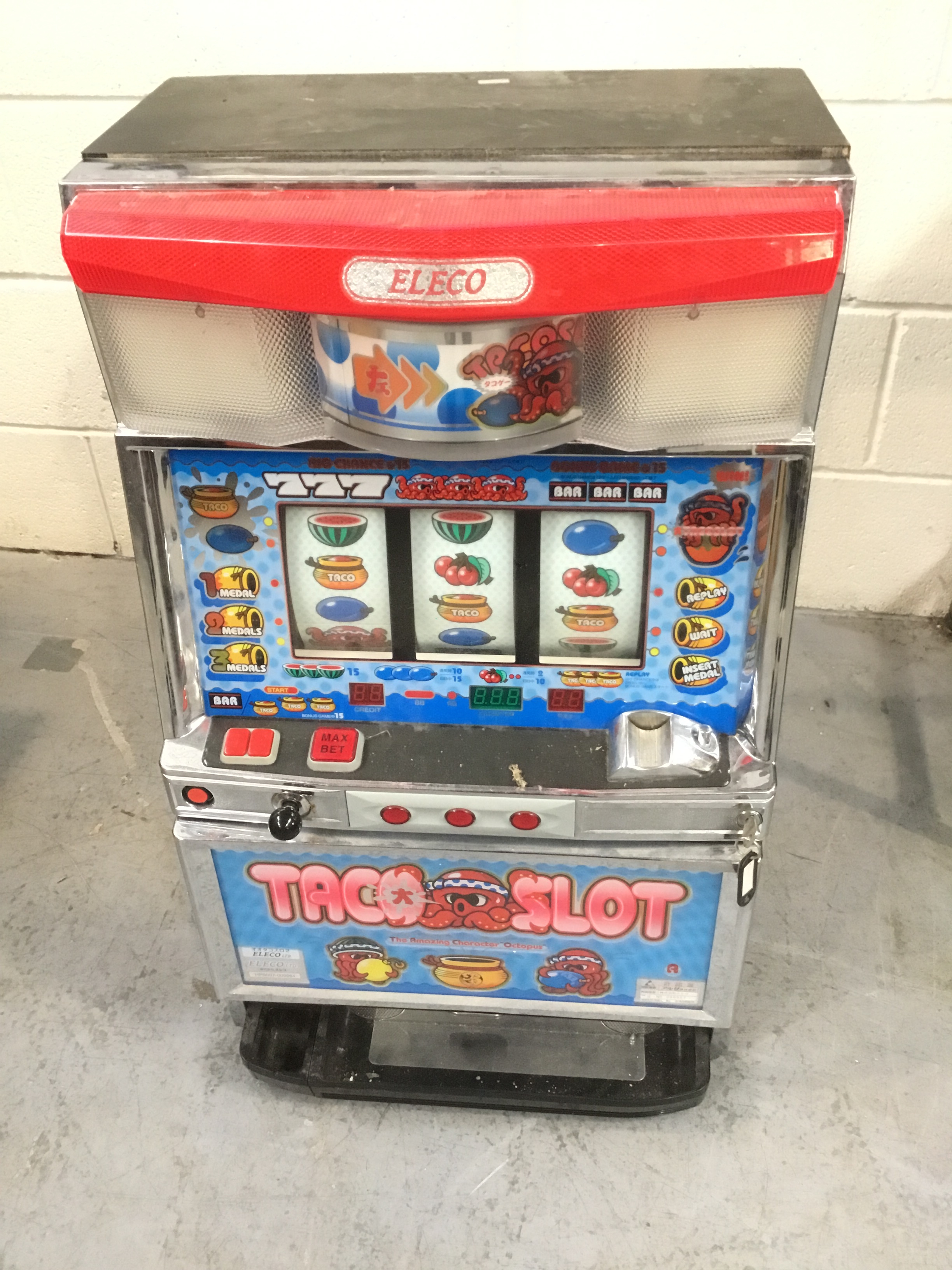 Vintage Japanese Pachislo Taco Token Slot Machine With Tokens & Key ...