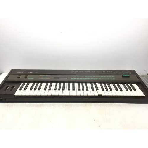 266 - Yamaha DX7 digital synthesiser keyboard