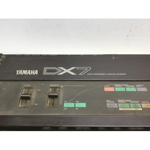 266 - Yamaha DX7 digital synthesiser keyboard