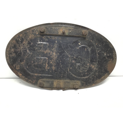 806 - Vintage Automobile Association (AA) GB touring plate from the 1960s, featuring cast alloy constructi... 