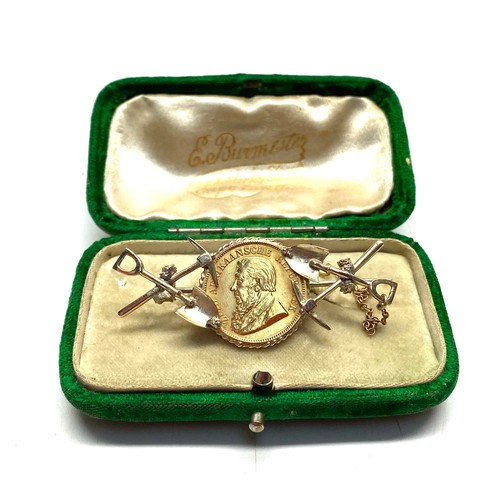1211 - South African gold prospectors brooch. The centrepiece is a 1897 South African Half Pond gold coin, ...