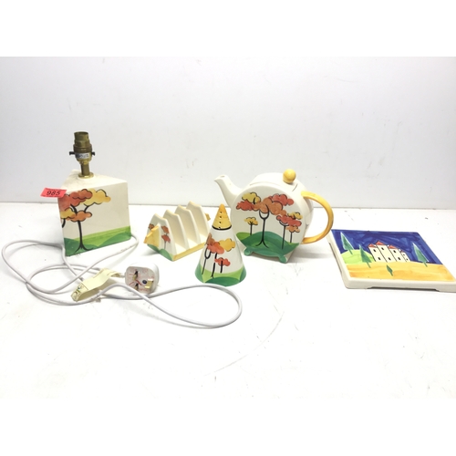985 - Past Times Clarice Cliff inspired items including teapot, toast rack and lamp