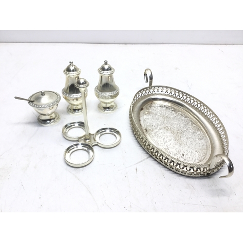 1010 - Lovely silver plated cruet set with salt, pepper and mustard pot
