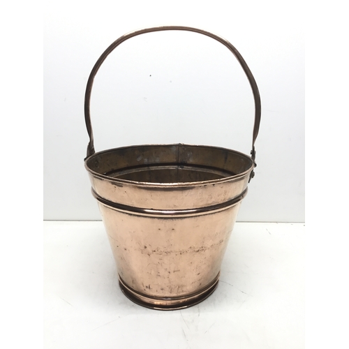 1022 - Copper coal bucket with copper handle