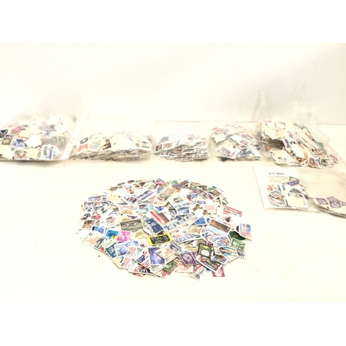 805 - A large quantity of American stamps