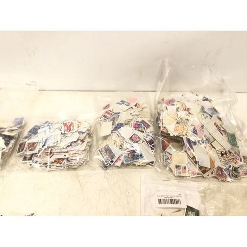 805 - A large quantity of American stamps