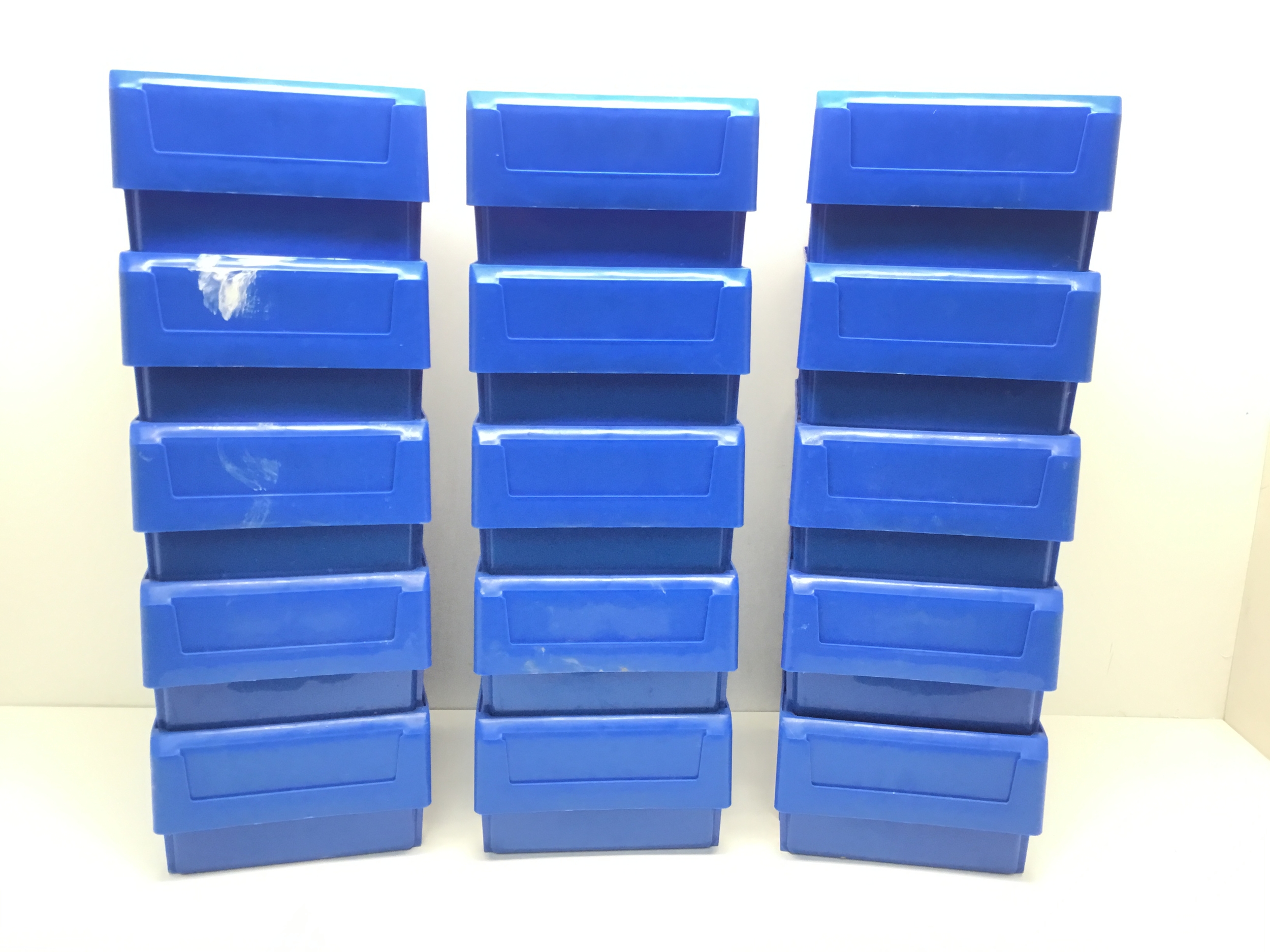 15 stackable storage bins (lin bin type)