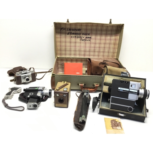 860 - A collection of vintage cameras including Agfa, Fujica and Kodak