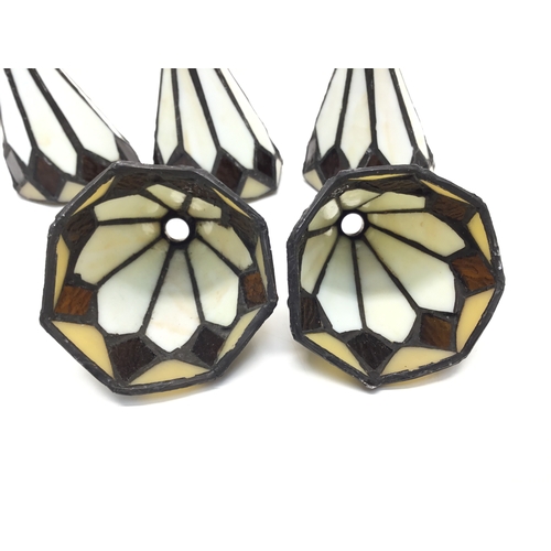 922 - A set of five Tiffany style leaded glass lamp shades 9cm