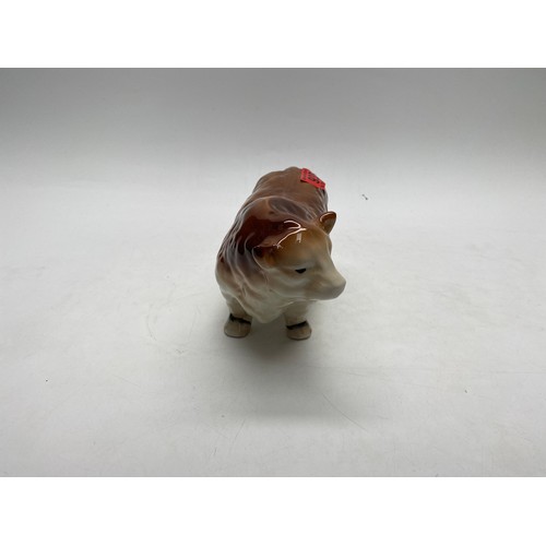 935 - vintage ceramic Hereford bull 13cm.