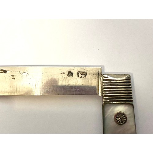 1176 - Sterling silver folding fruit knife with a folding blade and mother-of-pearl. Early example with hal... 