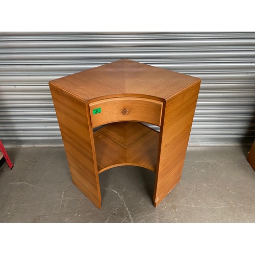 Lot 32        