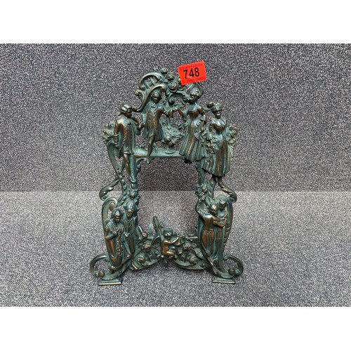 Lot 748       