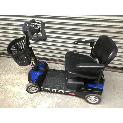 256 - Drive superior mobility scooter with battery and key.