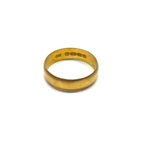 1341 - 22ct gold wedding band size R and 4.6g