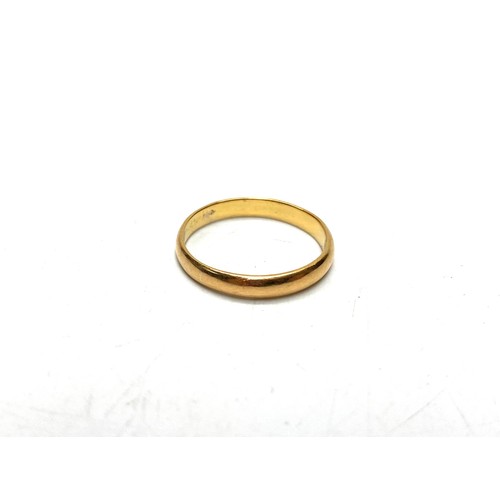 1353 - 22ct gold wedding band size Q and 3.15g