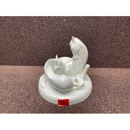 Lot 743       