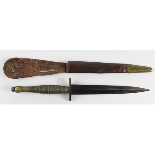 1146 - F.S. Knife: A scarce ribbed & beaded brass handled WW2 Fairburn Sykes Commando knife. Grip barrel wi... 