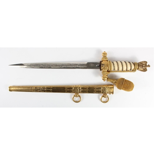 1161 - German Kriegsmarine Naval Officers dagger, most gilding intact, high quality piece, matching scabbar... 