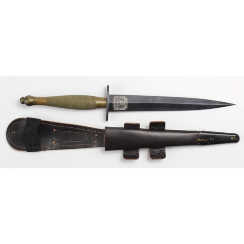 1137 - Knife: 2nd Pattern F.S. Knife post war commericial/militaria pattern. Cross guard stamped 'Sheffield... 