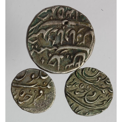 1281 - India, Hyderabad (3):  Silver Rupee 1275/2H (1858 AD) VF, 1/4 Rupee 1290 (1873 AD) EF, and similar (... 