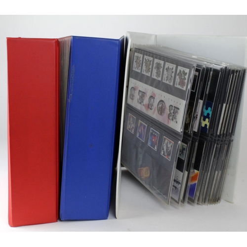 2831 - GB - Presentation Pack collection in 3x large albums, late 1960's to c2000. Predominantly Commemorat... 