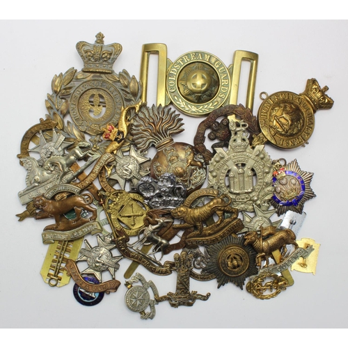 285 - Cap badges, helmet plate, belt buckle, Masonic, etc. Good lot of interesting items  (Qty)