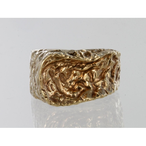 31 - 9ct yellow gold textured abstract band ring, finger size H, weight 7.7g