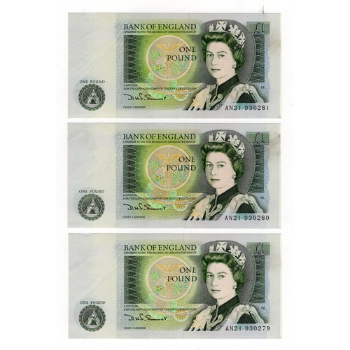 67 - ERROR Somerset 1 Pound (3) issued 1981, a consecutively numbered first prefix run of miscut notes sh... 