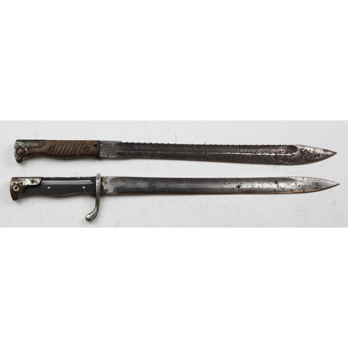 1084 - Butchers Bayonets. A Sawback Gew 95/05 Butcher Bayonet heavily worn and pitting to blade, no scabbar... 