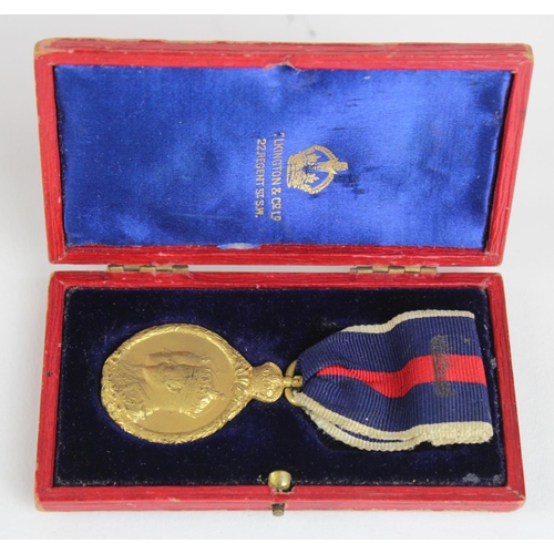 1191 - Coronation Medal 1902 in gilt bronze, in Elkington fitted case