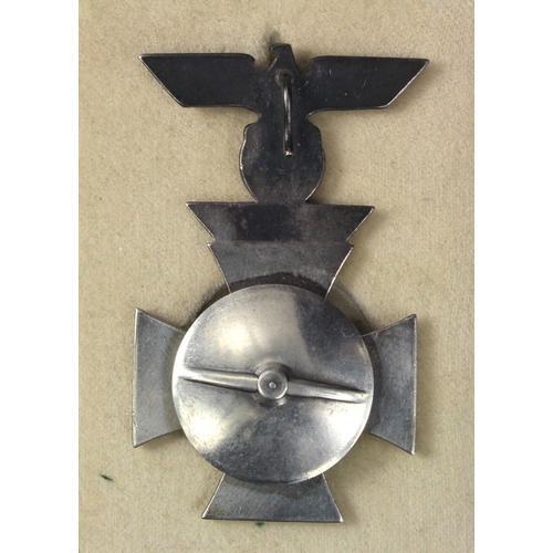 2089 - Imperial German Iron Cross 1st class screw back solid made with WW2 spange in fitted case