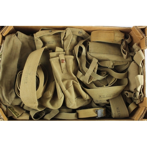 2400 - WW2 assorted unissued webbing, some 1939 and 1940 pieces noted (20 Items)