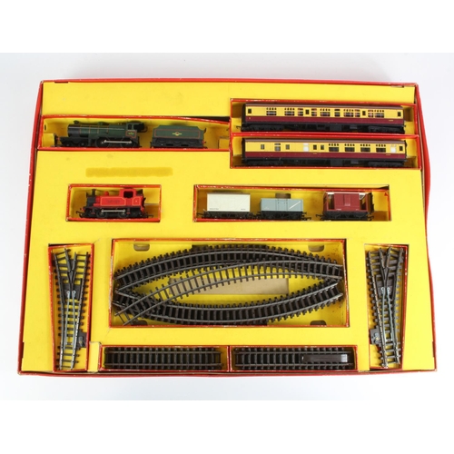 107 - Triang RS47 model train set, a few pieces of track missing, contained in original box (sold as seen)