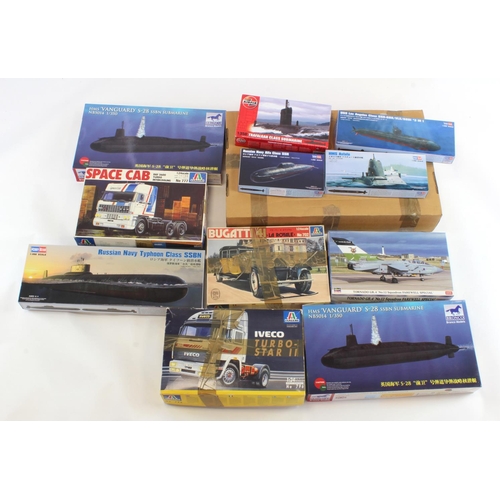 84 - Model Kits. A collection of twelve model kits, including aeroplanes, cars, submarines etc., makers i... 