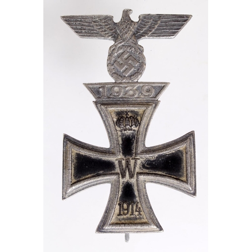 1208 - German combine WW1 iron Cross 1st class with 1939 bar solid construction. Shows some age wear.