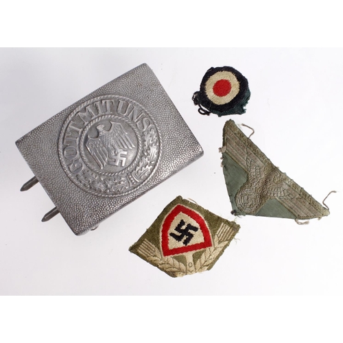 1291 - German WW2 Army belt buckle with German WW2 NCO Army cloth hat badges and RAD cloth hat badge.