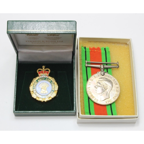 1619 - Woman's Land Army and Timber Corps award badge in Firmin case, and late issue Defence Medal in envel... 