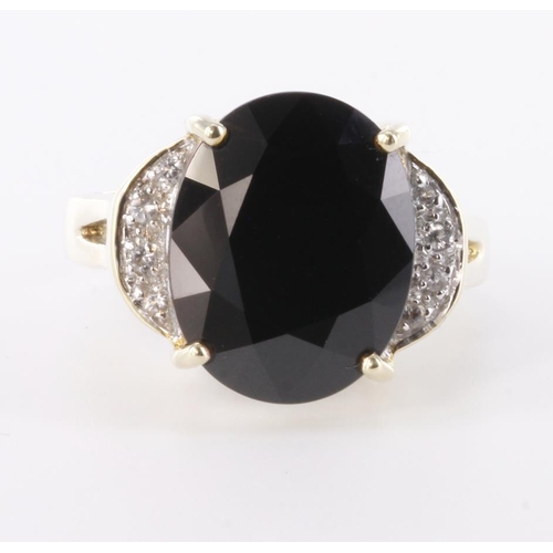 66 - 9ct hallmarked Gold Gems TV Black Spinel and White Topaz Ring, gem weight 7.435ct size N weight 7.5g... 