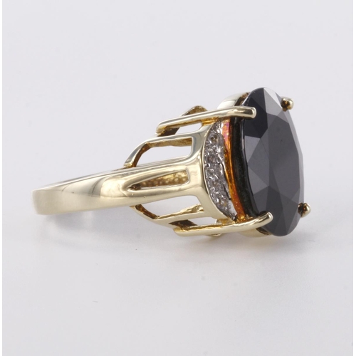 66 - 9ct hallmarked Gold Gems TV Black Spinel and White Topaz Ring, gem weight 7.435ct size N weight 7.5g... 