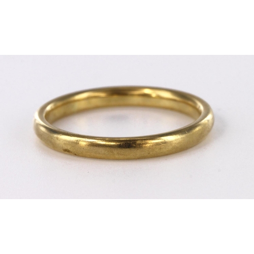 86 - 22ct yellow gold court shaped wedding ring, approx. 3mm wide, finger size O, weight 3.3g