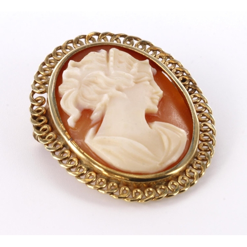 95 - 9ct hallmarked Gold Cameo Brooch weight 4.9g