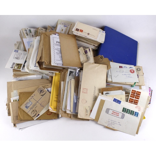 71 - GB postal history accumulation. QE2 period, noted special cancels, airmail, etc. Worth checking.