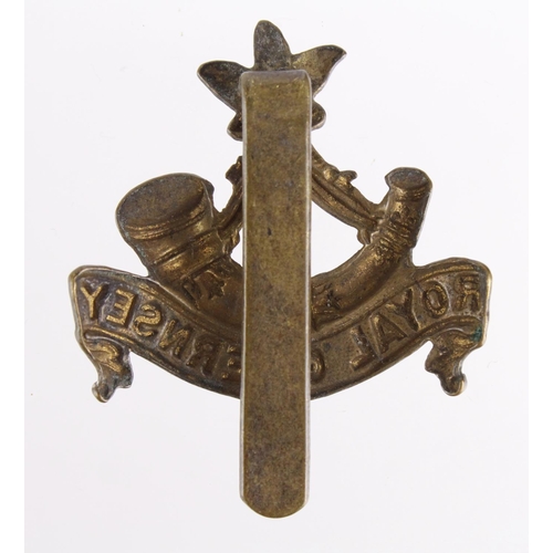 1441 - Badge Royal Guernsey cap badge.