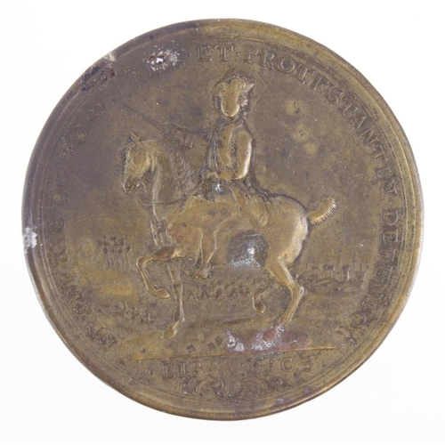 739 - British / Prussian Commemorative Medal, brass d.47.5mm: Frederic the Great, Battle of Rosbach 1757, ... 