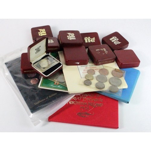 941 - GB commemorative coins, presentation packs and sets (18) 1970s - 2008; 11 of these are cased proof 1... 