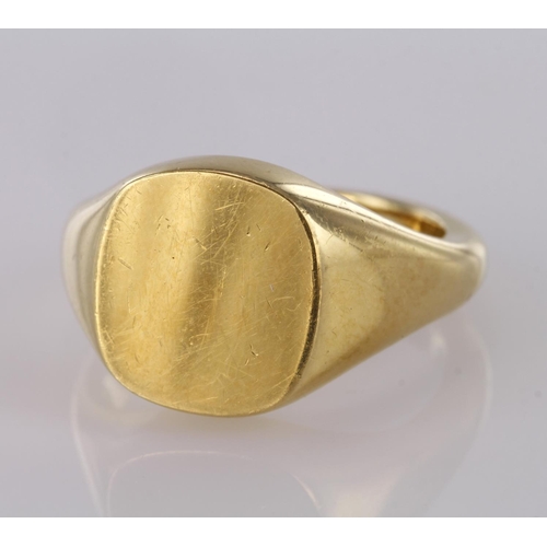 94 - 18ct Gold Signet Ring size R weight 19.3g