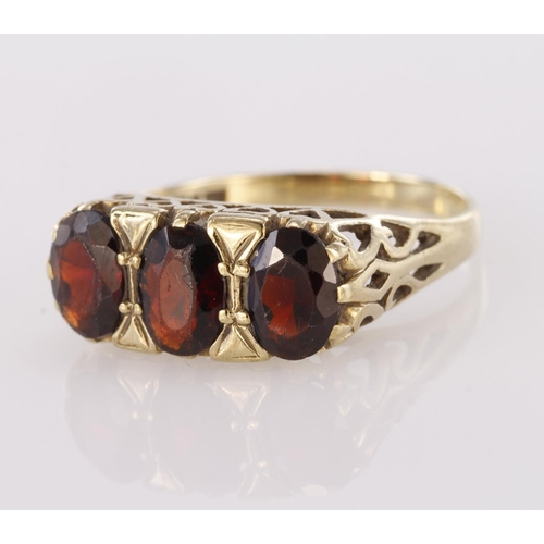 95 - 9ct Gold Garnet set three stone Ring size O weight 3.2g